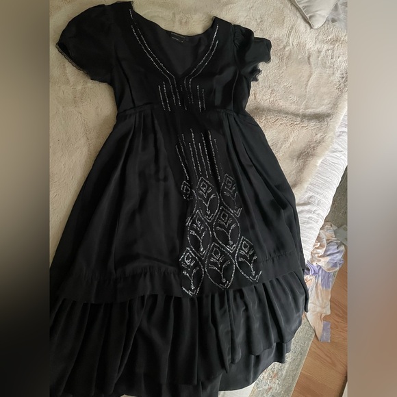 BCBGMaxAzria Black Sleeveless V-Neck dress. Sequin detail - Picture 3 of 8